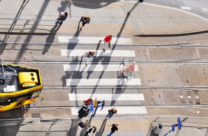 Piesi bez pierwszeństwa przed tramwajem?