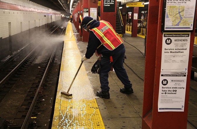 Nowy Jork. W ciągu jednej nocy umyto 427 stacji i 1905 wagonów metra