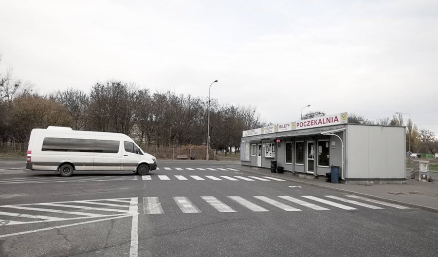 Łódź: Nie jeżdżą autobusy dalekobieżne. Coraz trudniej przemieszczać się po kraju Łódź: Nie jeżdżą autobusy dalekobieżne. Coraz trudniej przemieszczać się po kraju