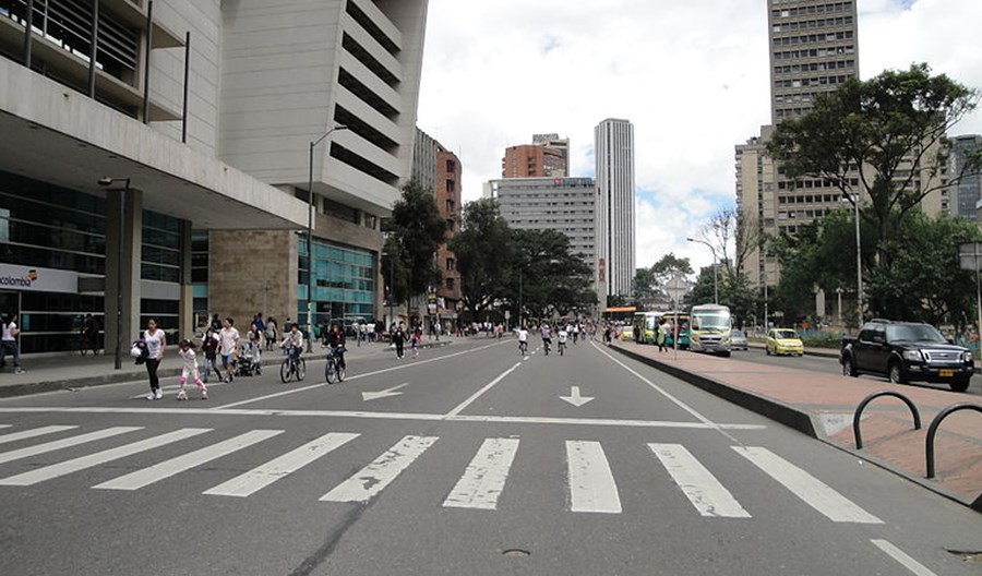 Bogota walczy z koronawirusem, wpuszczając rowery na jezdnie Bogota walczy z koronawirusem, wpuszczając rowery na jezdnie