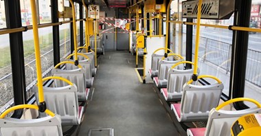 Adamczyk: Znieśmy opłaty za parkingi, korzystajmy z samochodów