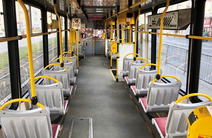 Adamczyk: Znieśmy opłaty za parkingi, korzystajmy z samochodów