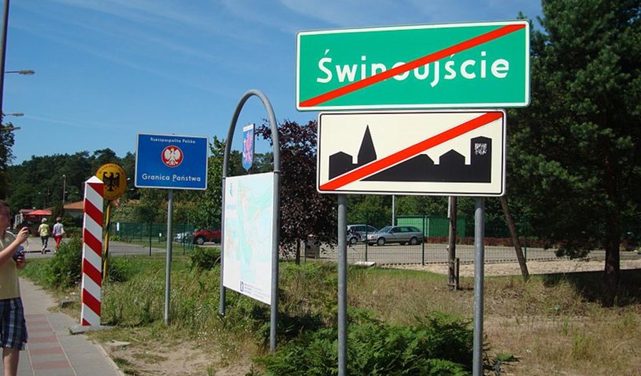 Autokary mogą wjeżdżać do Polski. Przez kilka dni był problem z przepisami Autokary mogą wjeżdżać do Polski. Przez kilka dni był problem z przepisami