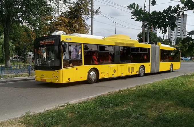 Kijów. Komunikacja miejska tylko z przepustką