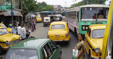 Indie zamknęły miasta w stylu „Wuhan”. Na tydzień