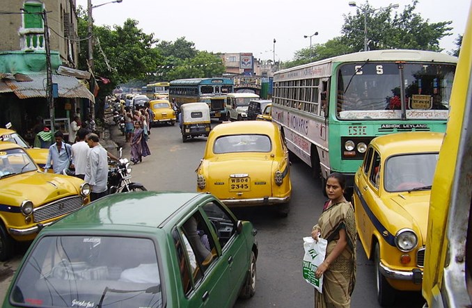 Indie zamknęły miasta w stylu „Wuhan”. Na tydzień