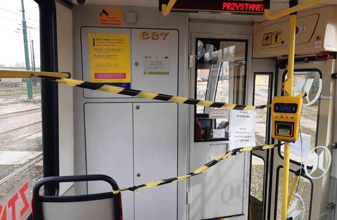 Tramwaje Śląskie proszą o samodyscyplinę. Motorniczy nie ruszy, gdy pasażerów będzie za dużo