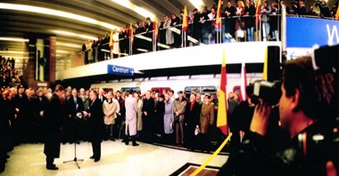 Metro w Warszawie wozi pasażerów już od 25 lat