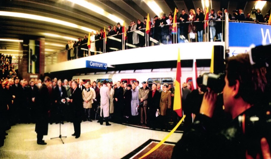 Metro w Warszawie wozi pasażerów już od 25 lat Metro w Warszawie wozi pasażerów już od 25 lat
