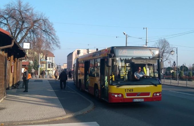 Zgierz: Do Łodzi wciąż z przesiadką przy granicy miasta
