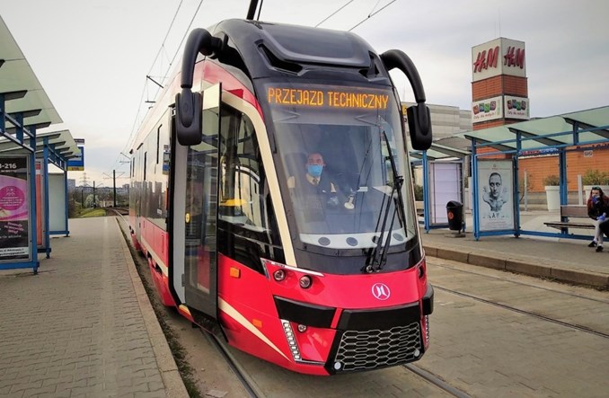 Tramwaje Śląskie: Wznowione odbiory nowego Moderusa. Wyjechał na miasto