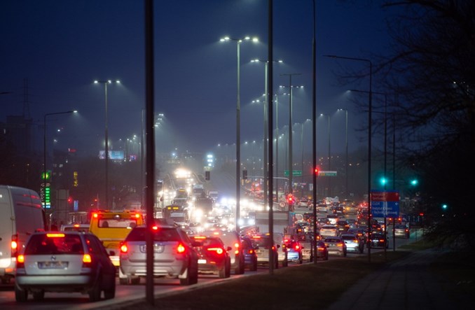 Warszawa zapowiada oszczędności na oświetleniu. Nie wygaszenie, tylko modernizacja