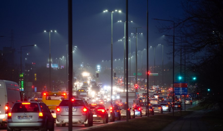 Warszawa zapowiada oszczędności na oświetleniu. Nie wygaszenie, tylko modernizacja Warszawa zapowiada oszczędności na oświetleniu. Nie wygaszenie, tylko modernizacja