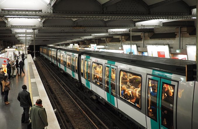 Francja. Sztuczna inteligencja będzie liczyła maseczki w komunikacji