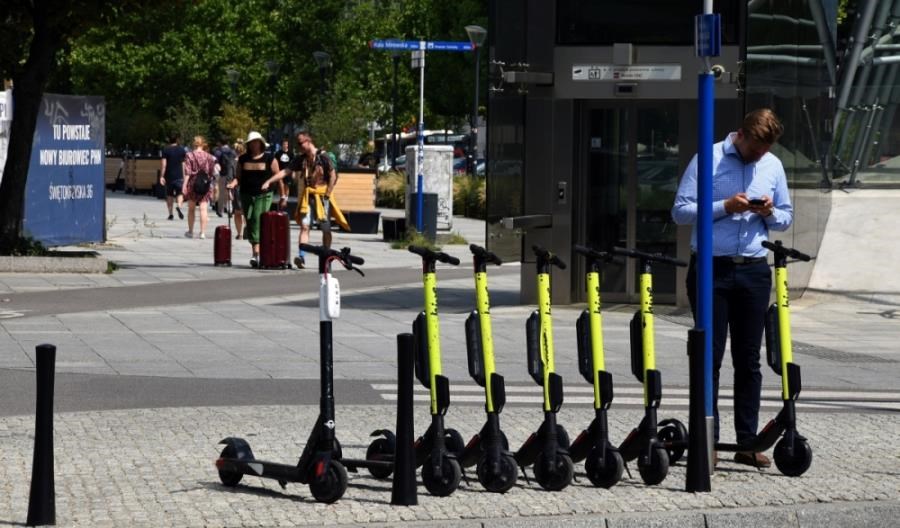 Rada Ministrów przyjęła przepisy dot. hulajnóg elektrycznych i UTO Rada Ministrów przyjęła przepisy dot. hulajnóg elektrycznych i UTO