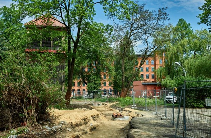 Łódź: Początek budowy pasażu przy Manufakturze