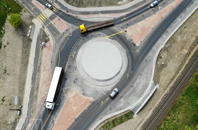 Poznań. Gdyńska w przebudowie. Nowa jezdnia, chodniki, przystanek