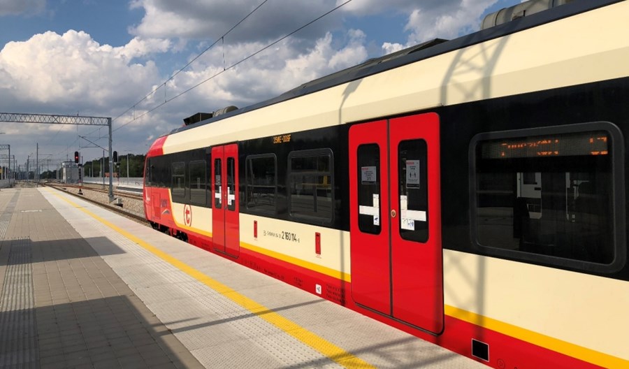 Limity osób w komunikacji po cichu poluzowane. W pociągach wszystkie miejsca siedzące Limity osób w komunikacji po cichu poluzowane. W pociągach wszystkie miejsca siedzące