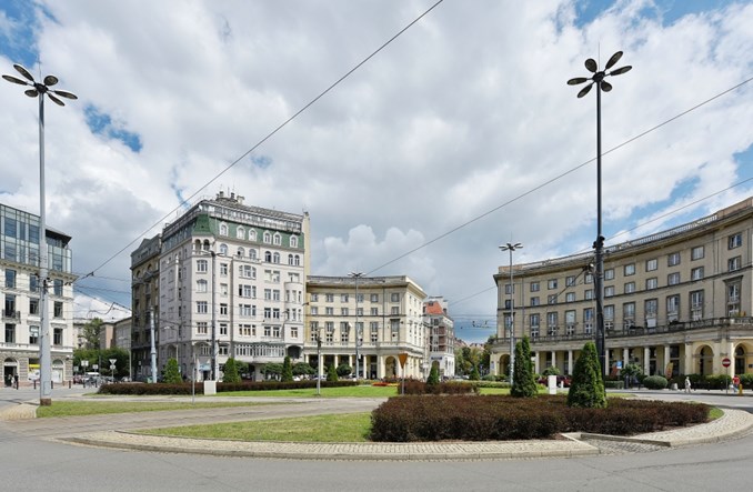 Warszawa: Plac Zbawiciela plenerową kawiarnią? Ratusz nie mówi nie