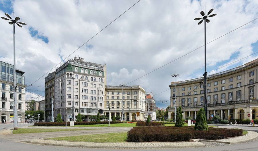 Warszawa: Plac Zbawiciela plenerową kawiarnią? Ratusz nie mówi nie Warszawa: Plac Zbawiciela plenerową kawiarnią? Ratusz nie mówi nie
