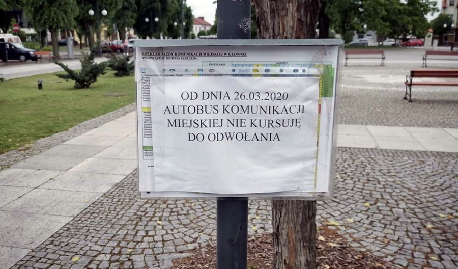 Koronawirus: Nieaktualne rozkłady jazdy na przystankach w całej Polsce Koronawirus: Nieaktualne rozkłady jazdy na przystankach w całej Polsce