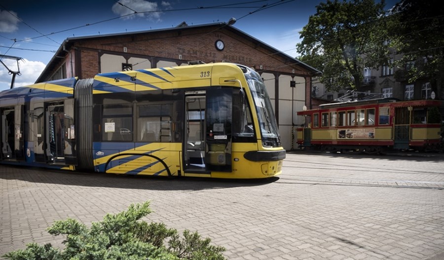 Toruń podpisał umowę z Pesą na kolejne tramwaje Toruń podpisał umowę z Pesą na kolejne tramwaje