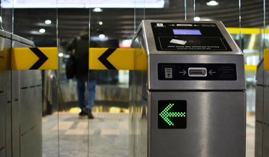 ZTM Warszawa dostosuje bramki na II linii metra do biletów z kodem QR ZTM Warszawa dostosuje bramki na II linii metra do biletów z kodem QR