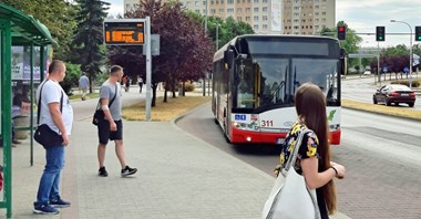 Jastrzębie-Zdrój: Pierwszymi drzwiami i tylko w maseczce