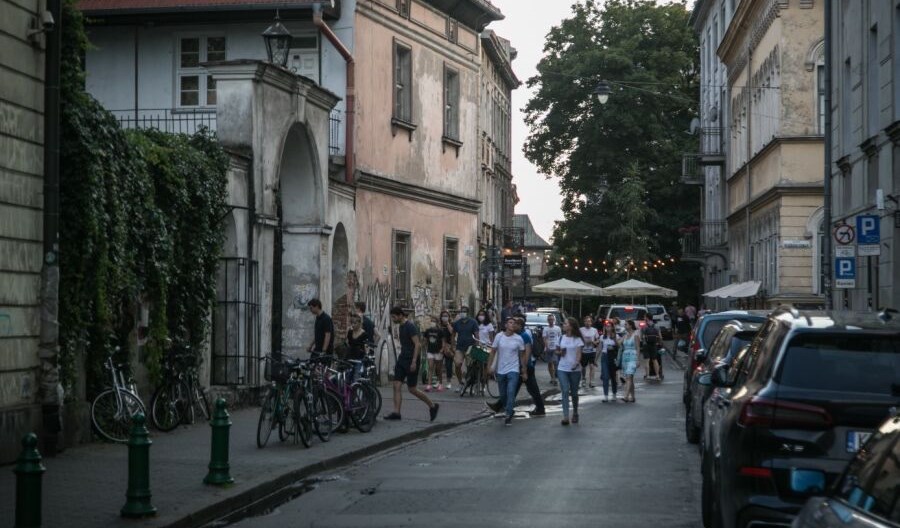 Krakowski Kazimierz znów będzie strefą ograniczonego ruchu Krakowski Kazimierz znów będzie strefą ograniczonego ruchu