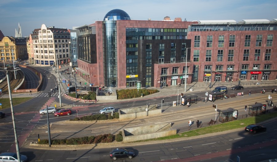 Wrocław. Kończy się remont torowisk na placu Dominikańskim Wrocław. Kończy się remont torowisk na placu Dominikańskim