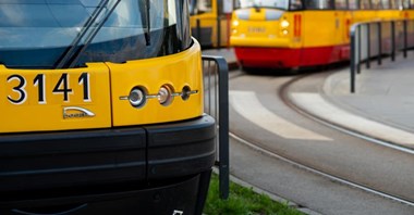 Rząd łagodzi obostrzenia. Od 15 maja więcej miejsc w transporcie zbiorowym