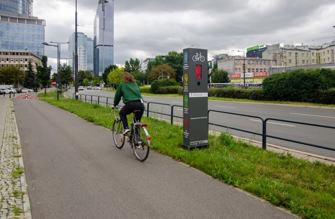 Warszawa: Totemy rowerowe już gotowe. Wiadomo kiedy zwolnić, kiedy przyspieszyć