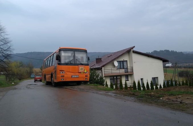Podkarpackie: Dwóch na trzech mieszkańców terenów wiejskich nie ma dostępu do transportu