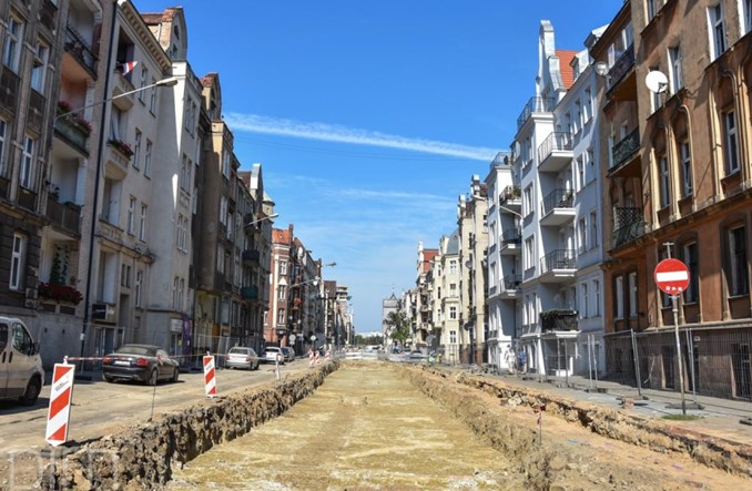 Poznań: Przebudowa ul. Wierzbięcice. Trwa budowa ciepłociągu