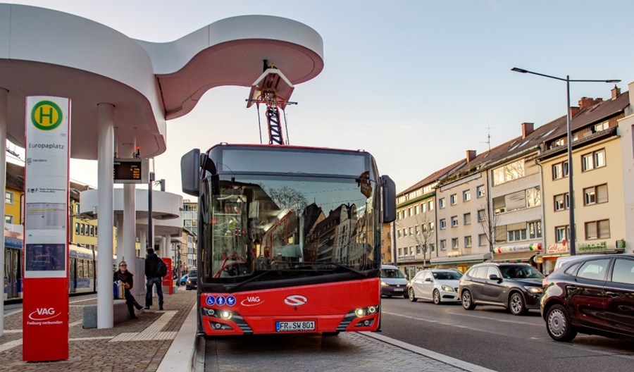 Na ulicach Freiburga jeszcze więcej elektrycznych Solarisów Na ulicach Freiburga jeszcze więcej elektrycznych Solarisów