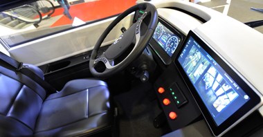 Elektryczne autobusy dalekobieżne i wodorowe ciągniki siodłowe – jaka przyszłość napędów alternatywnych? 