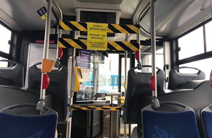 Największe miasta w Polsce w czerwonej strefie. Co z komunikacją miejską?