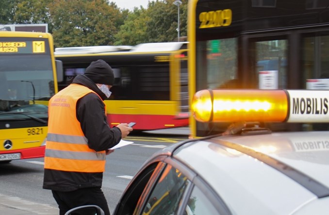Warszawa: Pierwszy dzień z nowymi obostrzeniami w komunikacji