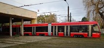 Pierwszy długi wagon z Pesy w Katowicach