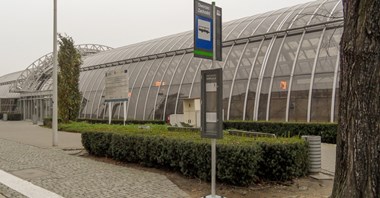 Poznań: Rusza montaż nowych słupków przystankowych z gablotami