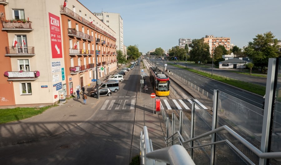 Warszawa: Na Grochowskiej nowe przejścia dla pieszych. Krótsza droga do tramwaju Warszawa: Na Grochowskiej nowe przejścia dla pieszych. Krótsza droga do tramwaju