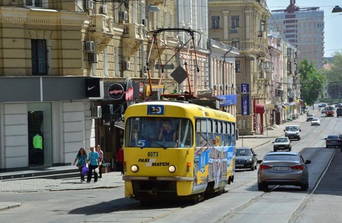 Ukraina: Środki z EBI pozwolą odnowić tabor w kolejnych 18 miastach