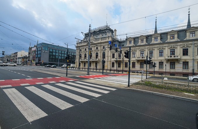 Łódź: Powstaje brakujące przejście dla pieszych przy Pałacu Poznańskich