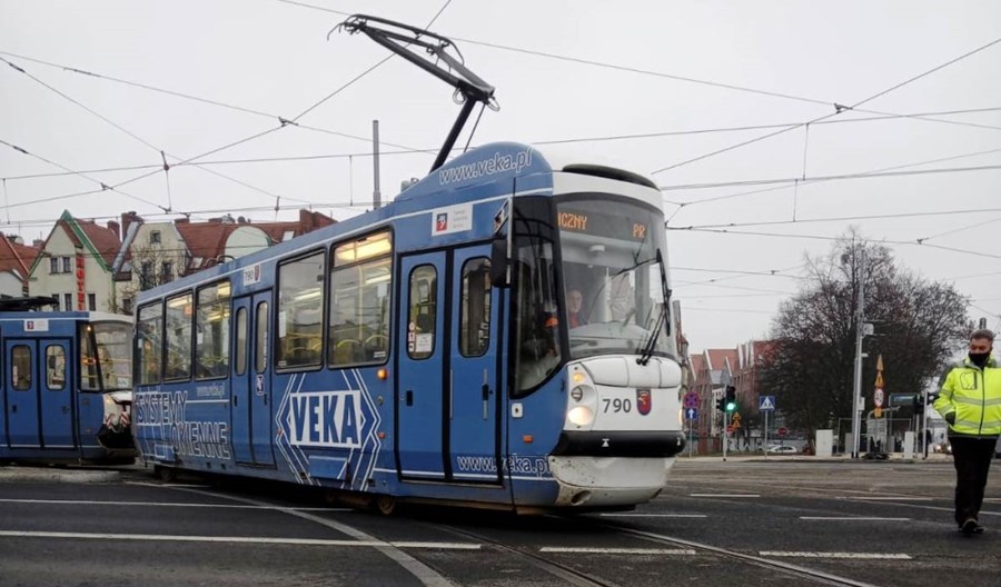 Szczecin: Pomyślny przejazd tramwaju na Wyszyńskiego Szczecin: Pomyślny przejazd tramwaju na Wyszyńskiego