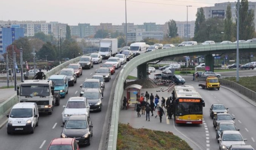 70% Polaków przyznaje, że w ich mieście jest zbyt wiele aut 70% Polaków przyznaje, że w ich mieście jest zbyt wiele aut