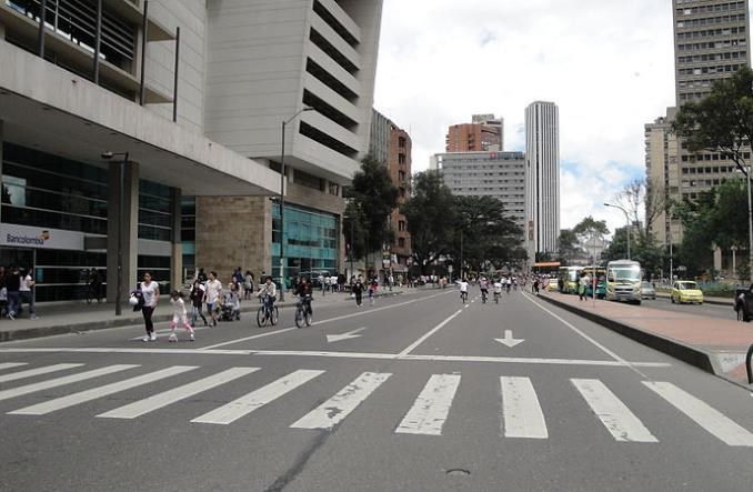 Bogota coraz bardziej stawia na rowery i walczy ze smogiem