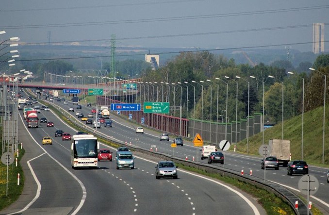 „Olej kolej” – przewoźnicy autobusowi tną ceny po restarcie kolei Kraków – Katowice