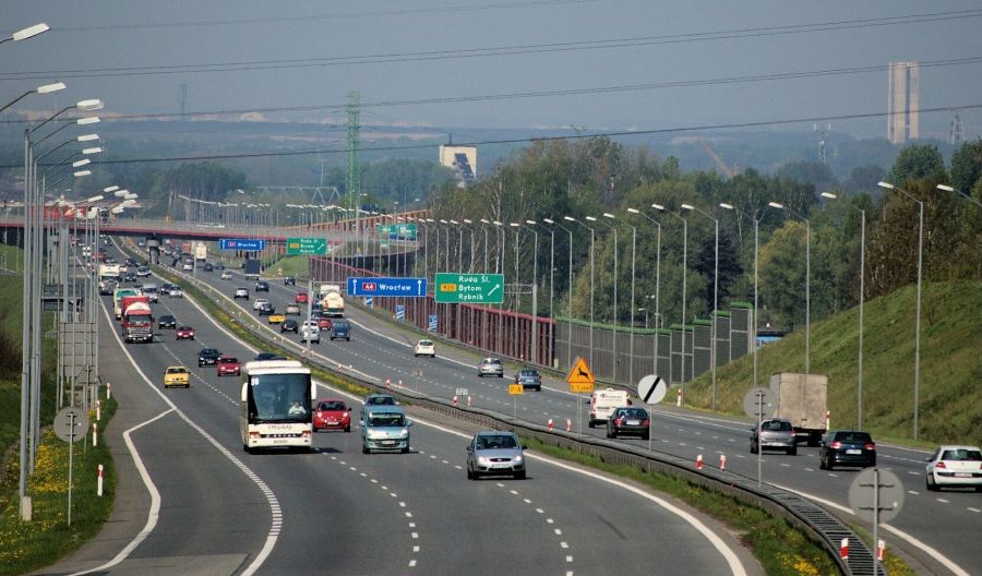 „Olej kolej” – przewoźnicy autobusowi tną ceny po restarcie kolei Kraków – Katowice „Olej kolej” – przewoźnicy autobusowi tną ceny po restarcie kolei Kraków – Katowice