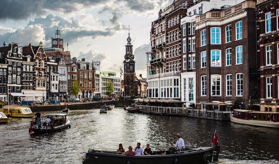 Amsterdam chce zakazu reklam związanych z paliwami kopalnymi Amsterdam chce zakazu reklam związanych z paliwami kopalnymi