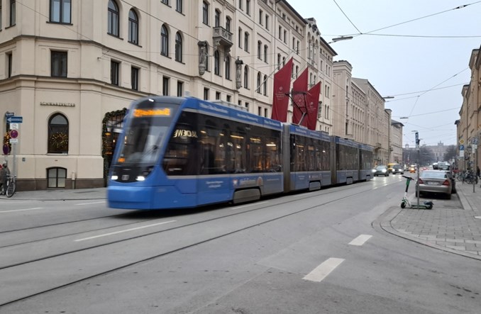 W Bawarii w tramwaju, pociągu czy sklepie tylko ze specjalną maseczką